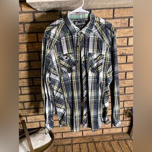 Buckle black plaid button down‎